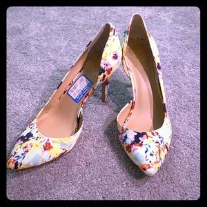 Multicolored heel! Rarely Worn ❤️💜💚🧡